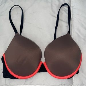 Pink Victoria Secret Bra - 34C 
**Brand new; never used**
